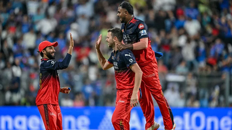 IPL 2026: क्या जॉश हेज़लवुड और नुवान तुषारा RR vs RCB मैच में खेलेंगे? देखिए लेटेस्ट अपडेट